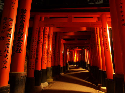 立派で目立つ場所のものは企業が多い