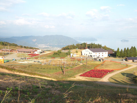 日が傾いているので陰勝ち