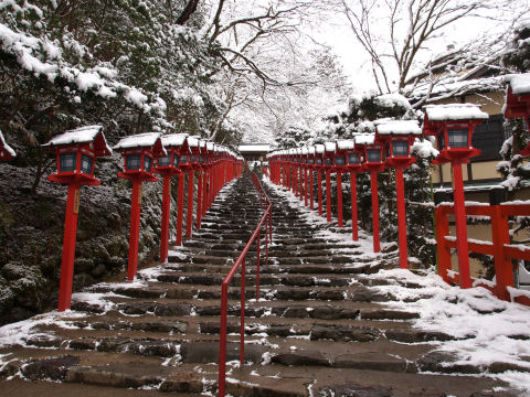 雪で覆われた階段が見たいぜ