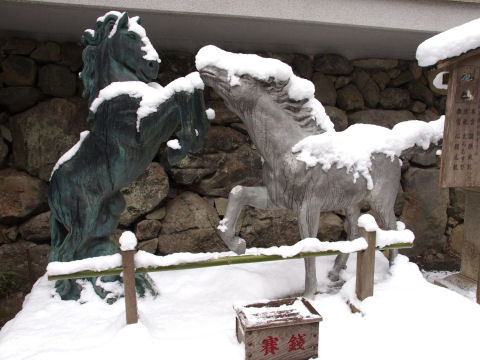 雪をかぶってる