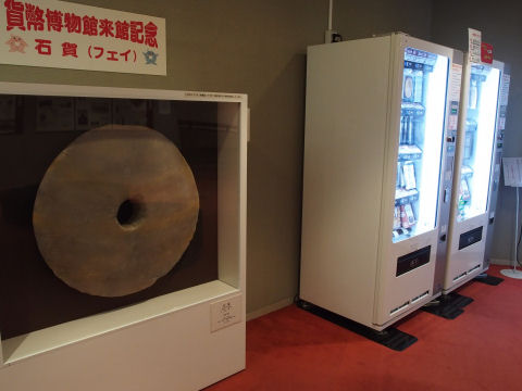 斜めから撮影しているのは自分がガラスに写らないように