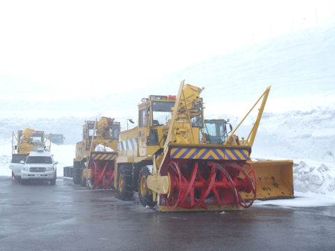 こんな除雪車は普通お目にかからない