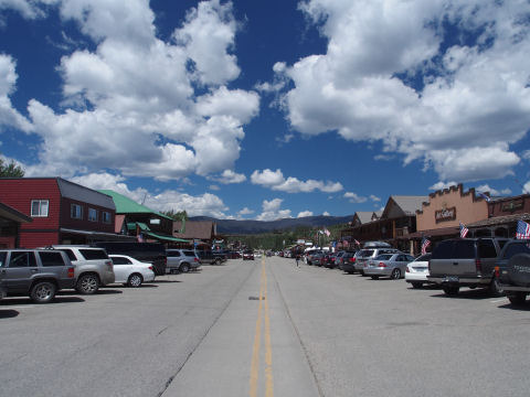 車がいっぱい来ている