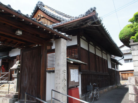 細い路地も多かった