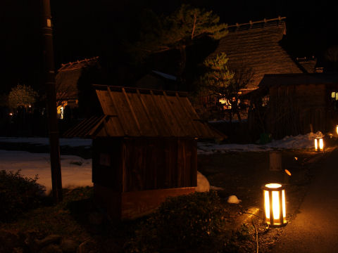 ライトアップしていない家屋もそれなりに