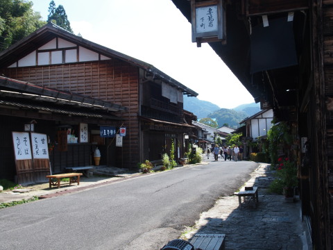 妻籠宿と書かれた提灯