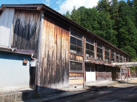 廃校だとわかっていたらもっと中まで入りこんだのに