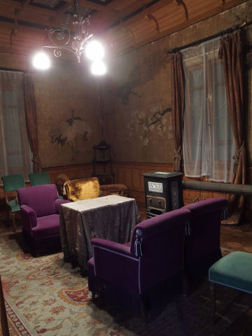 洋風だけど壁紙は和風