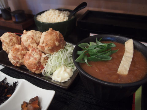 バクダンたこ焼きのような見た目