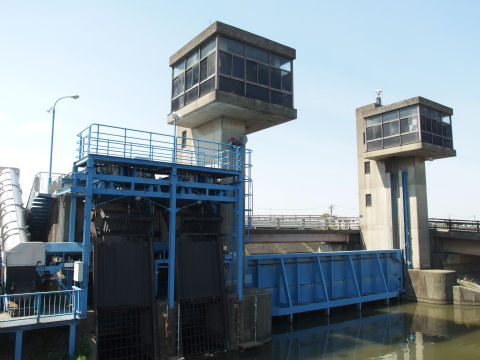 めちゃかっこいい水門