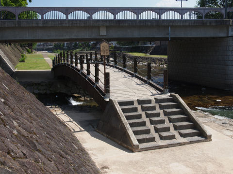 由来があるのか不明な橋