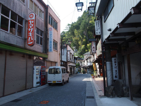 ヤマザキパンとかも古めかしい