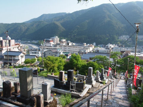 階段の途中 眺めよし