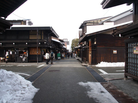 人が多いので遠くから