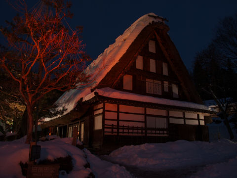 赤以外にも青や緑になる