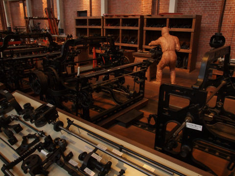 重そうな工具がいっぱい