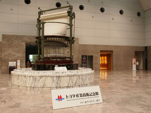 隣にレストランあり