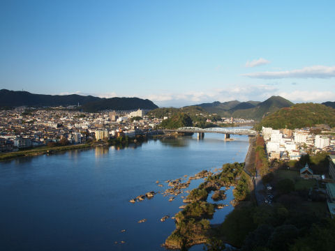 夕暮れなので影が長い