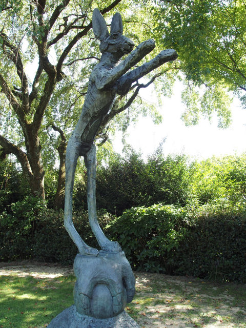 何かいわくでも？