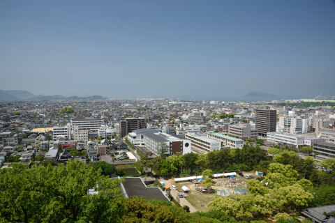 クレーンの内陸側