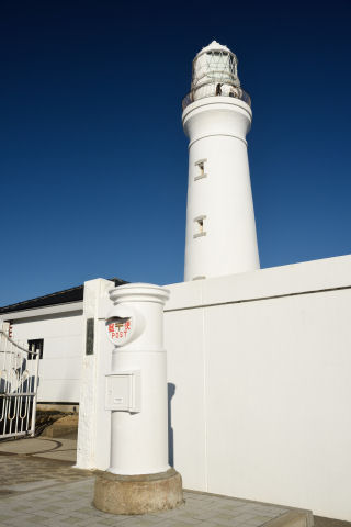 白いポスト 文字は赤い