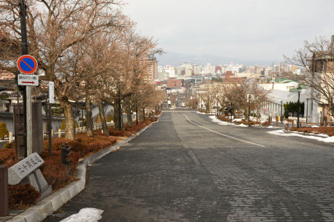 交通の中心となる二十間坂