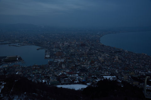 ぽつぽつ灯りが付き始めているが縮小写真では見えていない