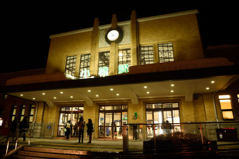 どこか古風な駅