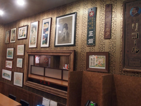 歴史を刻む看板たち