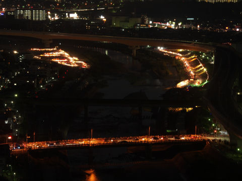 それでも他の花火大会に比べると少な目？