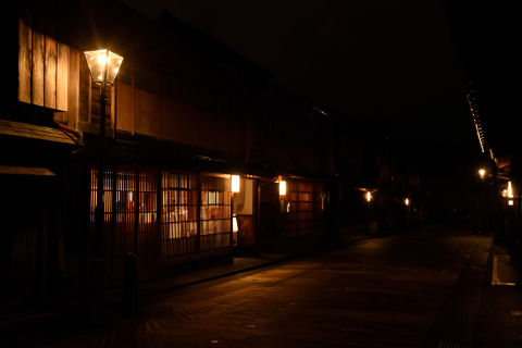 街灯のガラスも雰囲気でてる