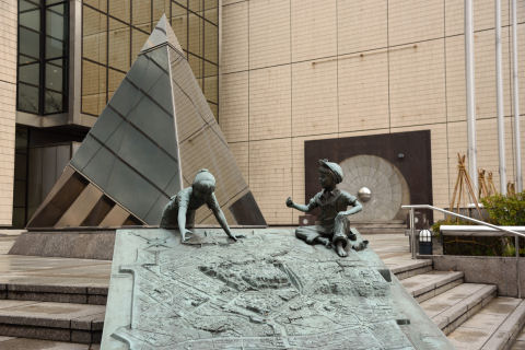 三角の物体を入れて