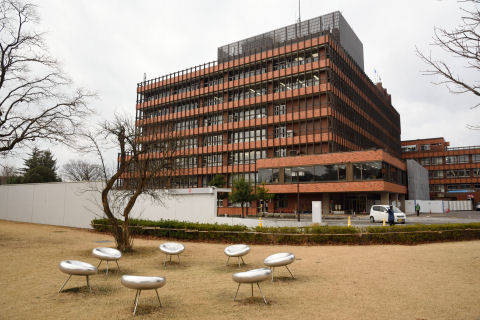 椅子は21世紀美術館のもの