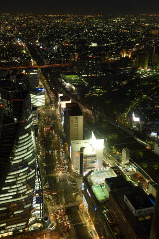 窓枠があるので横方向はあまり広角にできないが，縦にはできる