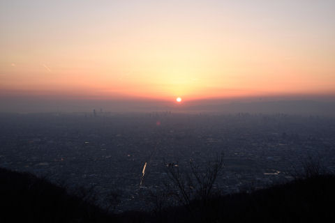 大阪ドームやあべのハルカスが見える