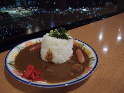 最初ビーフカレーが出てきたので替えてもらった