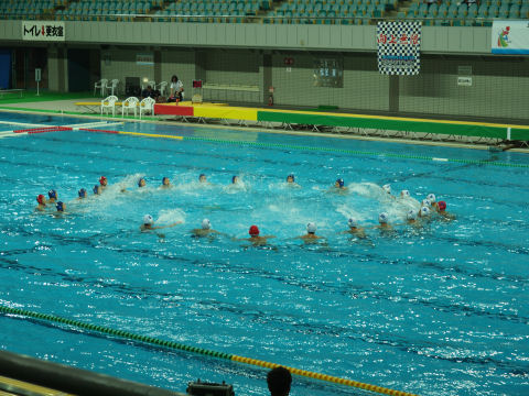 試合が終わったらに円陣になって水かけてた 最近はこうするものなの？