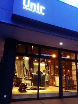 夕暮れだが青い