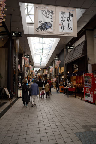 お土産屋が立ち並ぶ