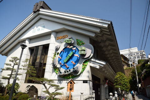 こちらはモダンな椿の湯