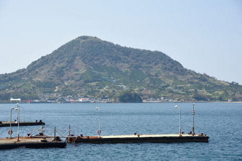 作業が大変そうな斜面の畑