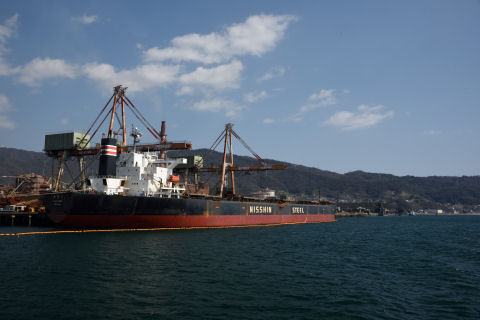 タンカーを別アングルで やっぱデカい