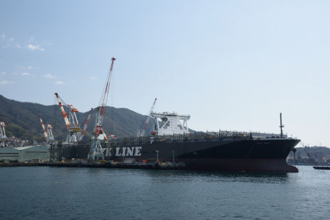 何を運ぶんだろ