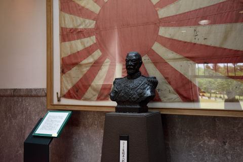 東郷平八郎の胸像