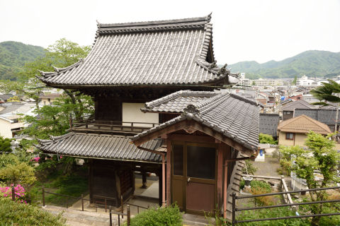 非常に興味のある山門への通路