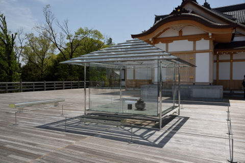 この中で茶をやったとして落ち着くのか？