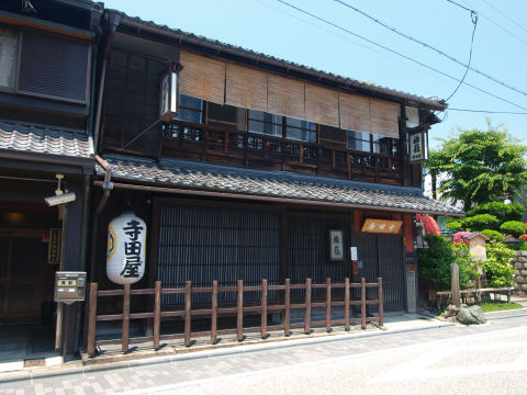 寺田屋事件と，これは当時の建物とは違うことで有名