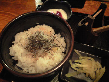 最初見たとき，杏仁豆腐なのか，梅のかかった普通の豆腐なのか迷った