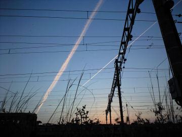 向日町操車場より