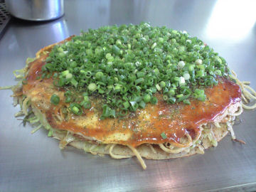 カウンターでは鉄板から直接取り分ける